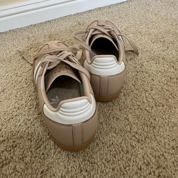 Adidas Samba OG Shoes, 7.5 women’s, Taupe, EUC - Picture 4 of 6